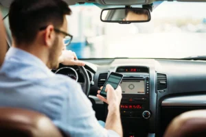 Top Distractions for Drivers in Illinois